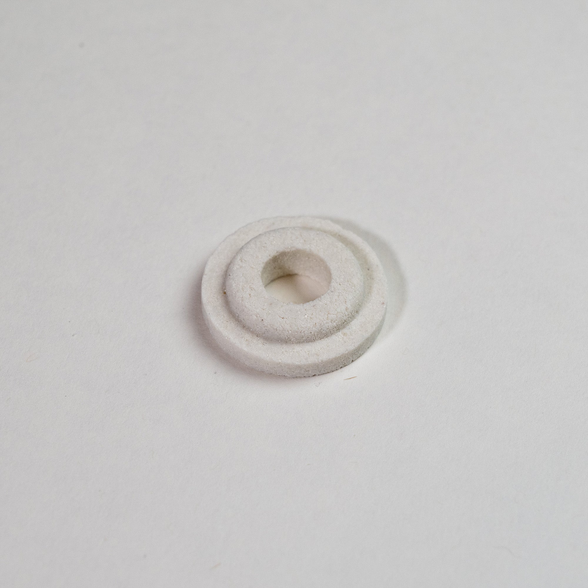 Leco Crucible Covers 10mm Hole Part Number 528-043 and PN 619-880 for CS844 CS744 bottom iso view